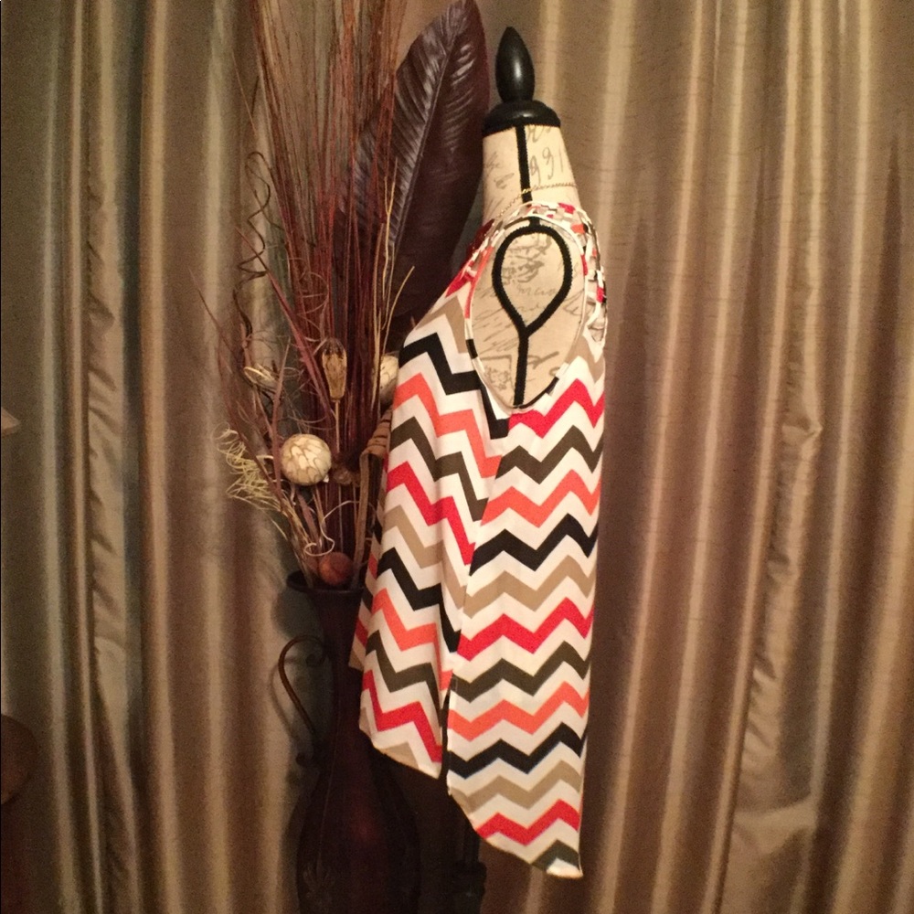 NEW Beautiful V-Neck Multicolored Dress Top - Picture 3 of 8